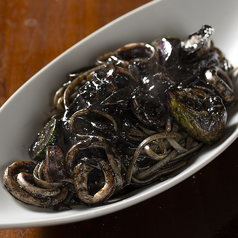 漆黒のイカ墨パスタ