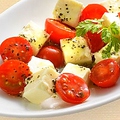 料理メニュー写真 トマトとチーズの盛り合わせ