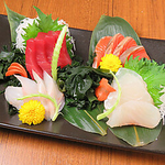 料理長が厳選した食材をおすすめメニューでご用意しておりますお刺身480円～