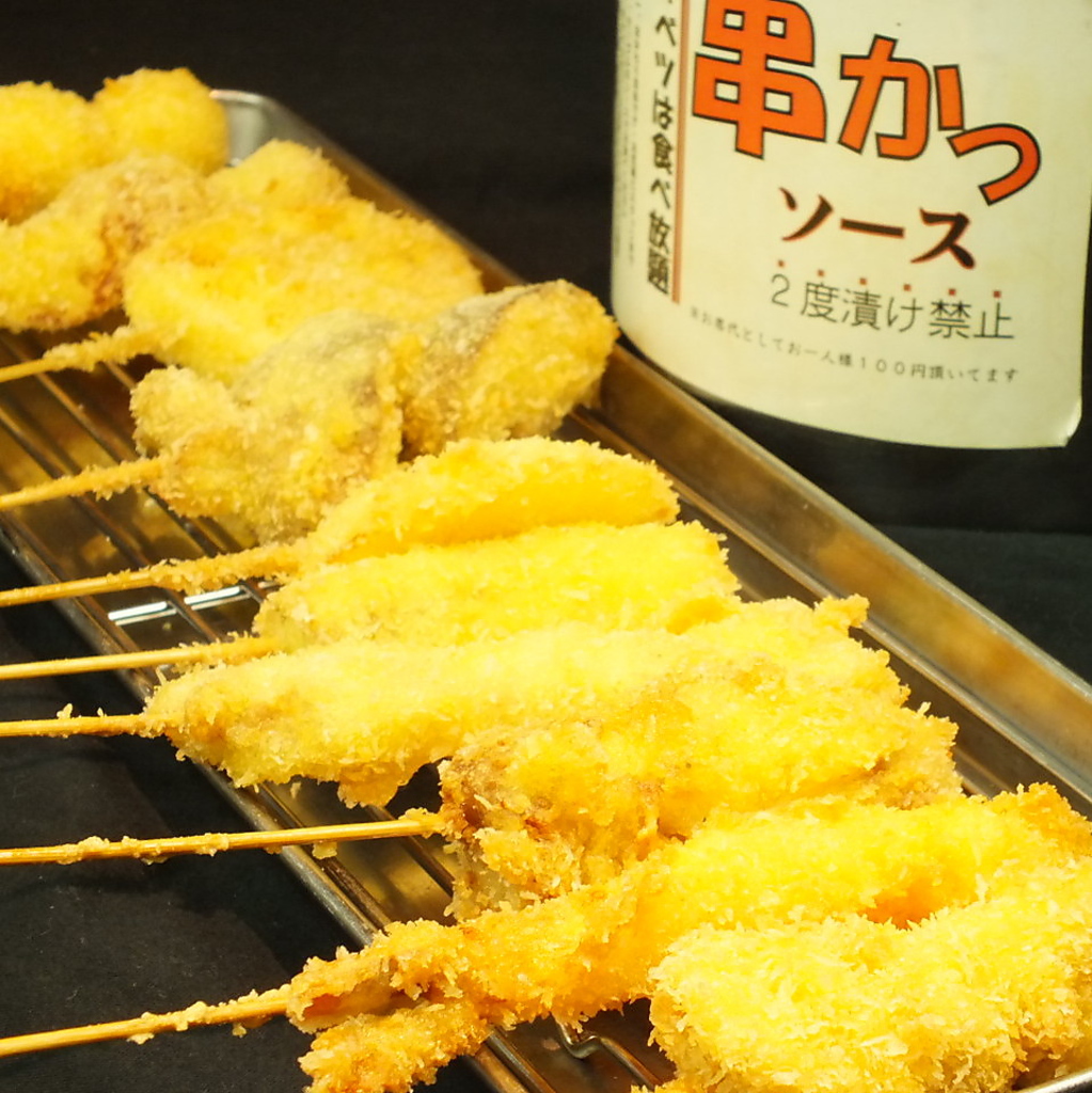 牛カルビ、椎茸、エビなど定番を含め、チーズ、半熟卵など創作串も充実♪しかも全品99円（税抜）！