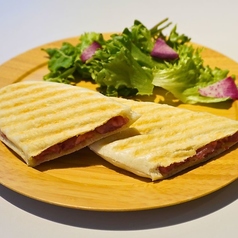 雲仙ハムととろけるチーズのパニーニ