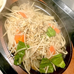 豚ホルモンの鉄板焼き