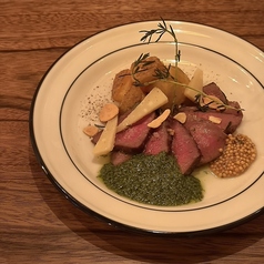 和牛もも肉のタリアータ サルサヴェルデ