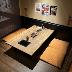 小さなお子様連れにも人気のお座敷です。半個室となっておりますので、ゆったりとおくつろぎください。