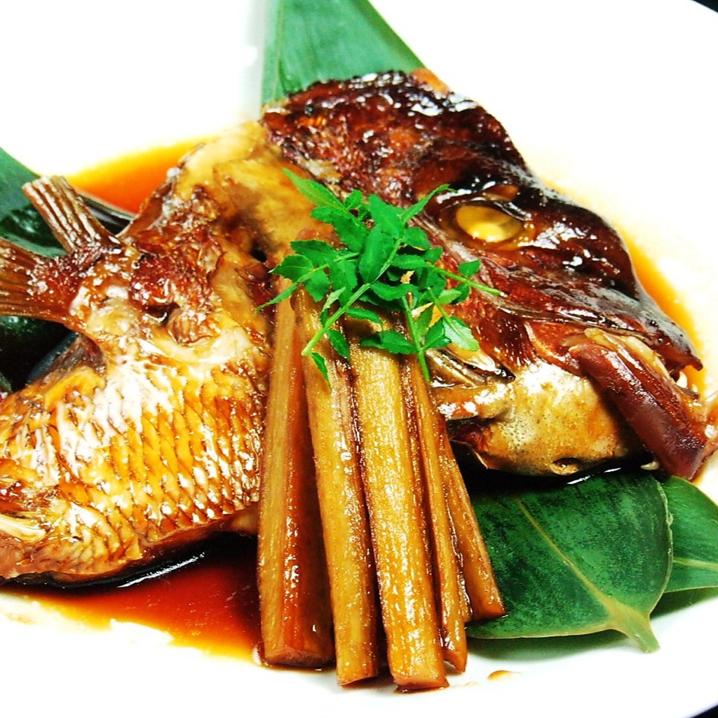 しっかり味の染み込んだ鯛荒は絶品です！宴会コースの鯛荒はお一人様に一つずつ付きます。