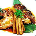 しっかり味の染み込んだ鯛荒は絶品です！宴会コースの鯛荒はお一人様に一つずつ付きます。