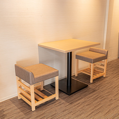 テーブル席は、ご家族やご友人との会食、接待など、様々なシーンでご利用いただけます。ご利用の際は、ご相談ください。