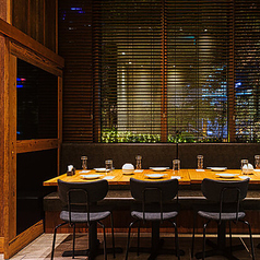 個室は8～16名様までご案内可能です。周りの目を気にせずお寛ぎいただけます。