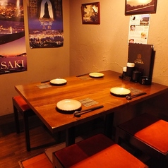 じげもんとんの個室は2名様からご利用頂けます。お仕事帰りやお買いもの帰りに周りを気にせずゆったりとお食事を楽しんで頂けます。