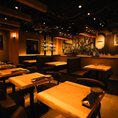 お食事や女子会におすすめのお席。おしゃれで洗練された店内で、こだわりの生パスタや和洋折衷の創作料理を囲みながら、ゆったりとした時間をお過ごしいただけます。種類豊富なドリンクも揃っているので、食事を楽しむのはもちろん、お酒を片手に会話を楽しむひとときにもおすすめです。