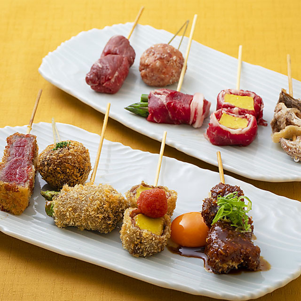 名物 牛肉の串揚げ盛り合わせ。牛ロース・神戸牛つくね・和牛アスパラ・生麩牛巻き・おでん牛すじ
