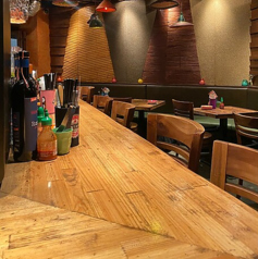 カウンター席をご用意しており、おひとり様も大歓迎です。入りやすい雰囲気づくりにこだわり、初めての方でも気軽にお越しいただけます。カウンター席では、シェフの料理を間近で楽しむことができ、まったりとした時間をお過ごしいただけます。忙しい日常から離れ、ゆったりとしたひとときを味わいながらお楽しみください。