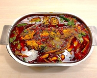 ★重慶考魚　名物、まるごとナマズの唐辛子マミレ煮込み