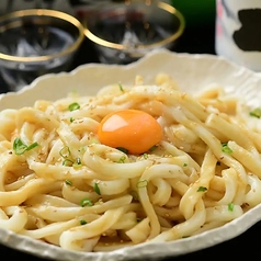 極太麺が特徴の伊勢うどんの写真