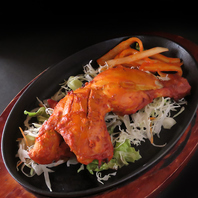 ジューシーさと香ばしさの共演！魅惑のチキン