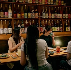 少し落とした照明で楽しむ彩の宴会コース♪デイリー使いから外せない接待までお任せください！渋谷で接待、女子会、合コン、誕生日、記念日、歓送迎会など各種飲み会やご宴会は当店で決まり！