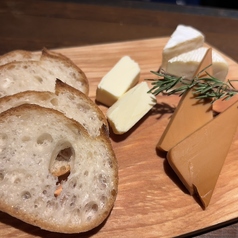 チーズの３種盛り合わせ（２切れ）