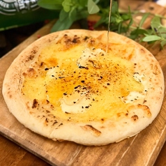 〈Pizza〉４種のチーズピザ(クワトロ)