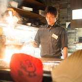 炭焼き場を設けております。最高級の備長炭を使用し、朝引きのブランド鶏の焼き鳥を丁寧に焼き上げてご提供いたします。