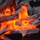 炭火にこだわる・・・【紀州備長炭】～国産の炭（特に紀州和歌山県産）は火力・火持ちが他とは違います。高温で焼くことにより旨味・水分を閉じ込め、ふっくらジューシーに焼き上げることができます。済職人が丹精込めて作った炭の芸術品です。