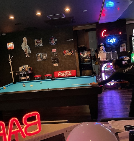 恵比寿駅近のカフェ＆バー！美味しいお酒と一緒にビリヤードやダーツを楽しめます。