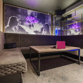 【RoyalVIP 1～7名様】Royal VIP個室(ソファー)※VIP料金：1時間ごとに5500円(税込)　当店最高クラスの広さを誇るラグジュアリー空間。最大7名様まで収容可能で、グループでのパーティーや特別な接待にも最適です。