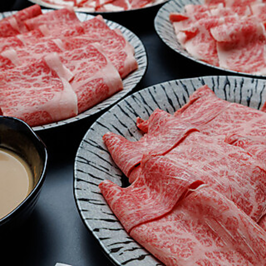 満足度抜群の食べ放題コースで、値段を気にせず贅沢な味わいを存分に楽しめます♪