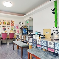 ホワイトを基調とした清潔感のあるお洒落で爽やかなお席