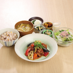 こよりの和膳（塩糀鶏の唐揚げと彩り野菜の黒酢あん～