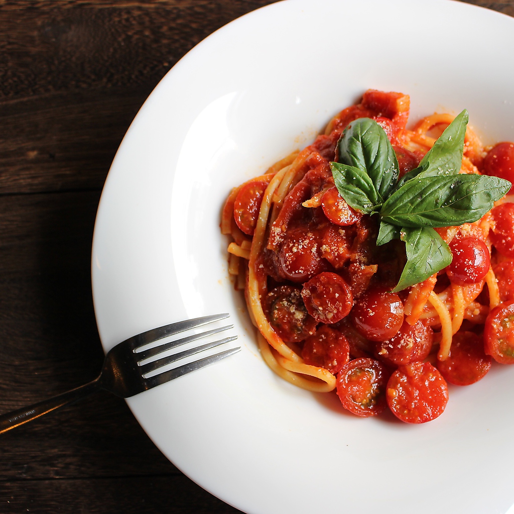 本場イタリアグラニャネージのパスタを使用、ソースとの絡みもよくもちもちとした食感がやみつきに♪