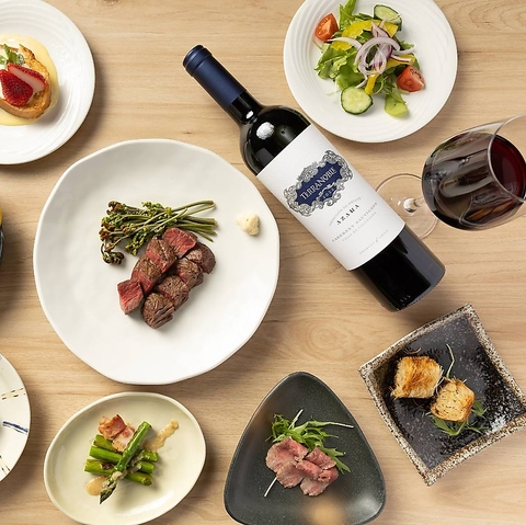 創作アイデアを盛り込んだ、当店ならではの一皿をお楽しみください。