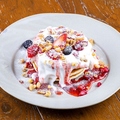 料理メニュー写真&nbsp;ミルクチーズパンケーキ　（ストロベリーミックス）
