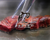 こだわりのお肉を、鉄板で職人が美味しく焼きあげます。