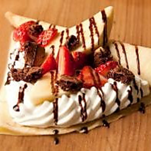フランスのアイスクリーム“Glace”と、フルーツたっぷりのクレープが楽しめるカフェ