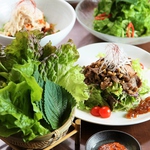 【韓国料理はヘルシー】野菜とともにいただくので健康に効果的！？是非野菜もたっぷり摂って下さい！