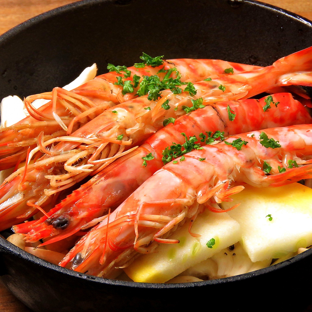 季節の食材は素材の味を最大限に生かした窯焼きで◎