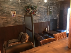 ソファー席はレイアウトを変えれば6名様までOK!