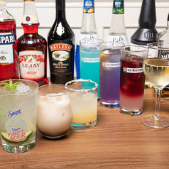 ワインやカクテルなど充実のアルコールメニュー