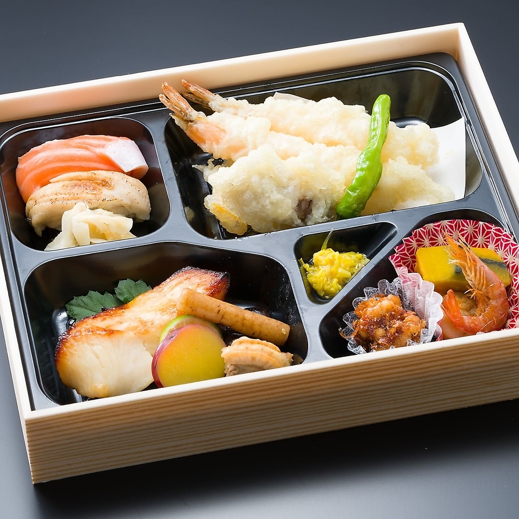 和食といえば天ぷら。お店のお味をお家でも楽しめるようテイクアウトもご用意◎