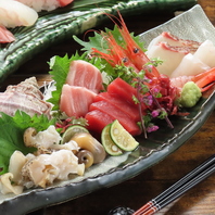 彩りも鮮やかなマグロ尽くし!刺し盛はボリューム満点★