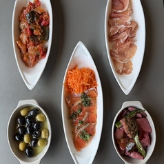 ドリンクと一緒にすぐ食べられるメニュー