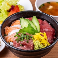 本まぐろ・ねぎとろ・サーモンの三彩丼