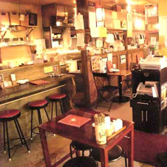 本場の屋台さながらの雰囲気です♪カウンター席もあるのでお気軽にお立ち寄りください。