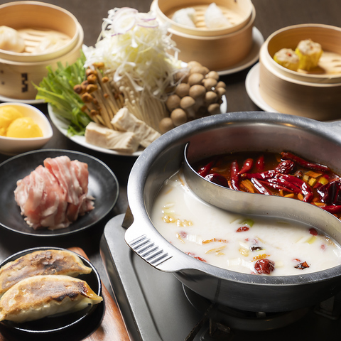 大人気の本格薬膳火鍋や熱々鉄鍋の手作り餃子など、自慢の味を堪能してください♪