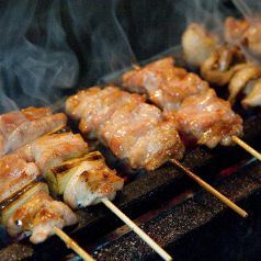 目の前で熱々焼きたてをご提供！自慢の焼鳥串♪