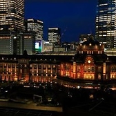 東京駅の赤レンガを一望できる最高のロケーションで、絶景を愛でつつ愉しむ福井の地酒と美食の数々をご堪能いただけます。当店のこだわりがめいっぱい詰まった特別な空間で、大切な方と特別な時間をお過ごしください。