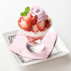 いちごモンブランのシフォンパフェ