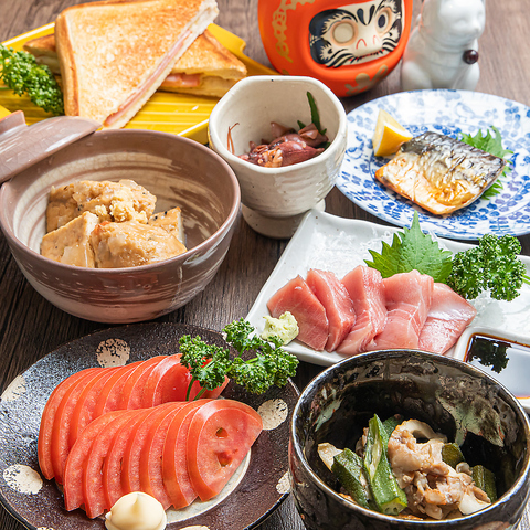 仕事帰りや風呂帰りに！野菜豊富な日替わりおばんざいと温かな雰囲気で寛げる居酒屋