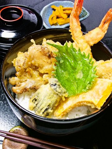 一品一品丁寧に揚げられたサクサクの天ぷらが美味しいお店。一度食べたら虜になる味…