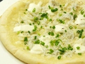 料理メニュー写真 駿河湾産「生しらす」とモッツァレラのPizza
